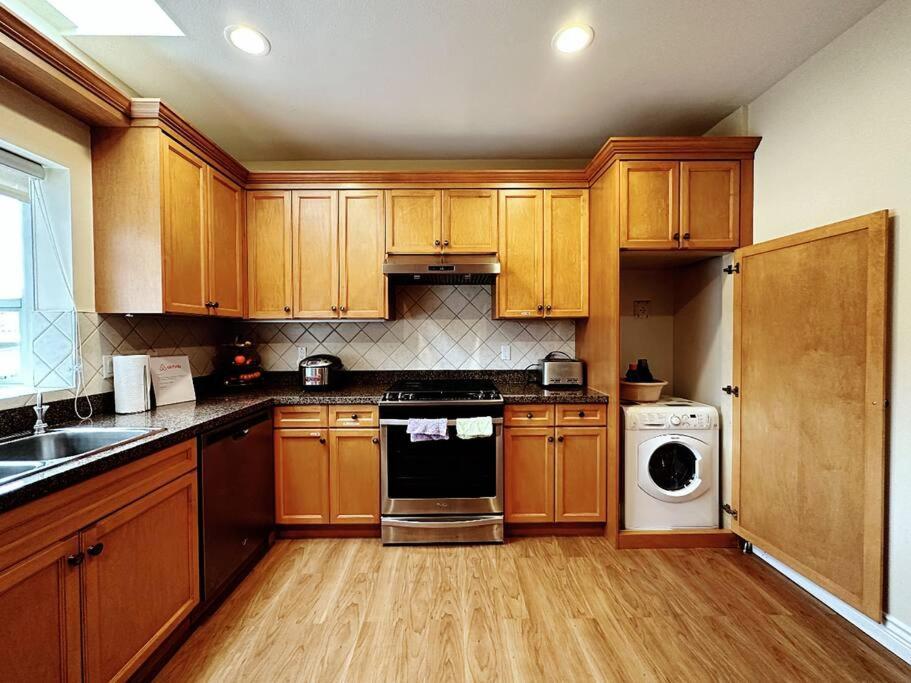 Super Cosy 8Bed & 6Bath In Vancouver Heart Near To Airport And Downtown Exterior foto